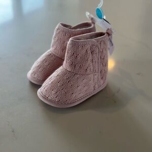NWT Carter’s Knit Booties (3-6 mo)
